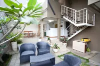 Syllo 2 | 4BR Bright Dago Pakar Resort Villa w/ View & BBQ