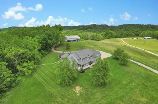 Spacious Getaway for 22 w/ Pool, Hot Tub & Huge Game Room – Perfect for Groups! 格林酒店