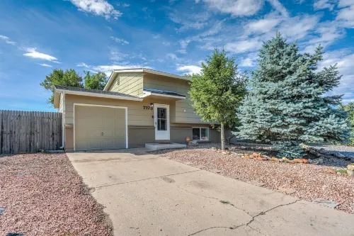 Family Vacation Home With Trampoline