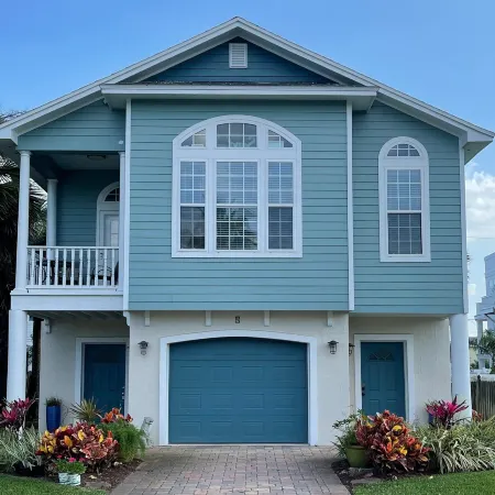 Two-level Home With Partial Ocean View, Balcony, Wifi, & W/D - Walk to the Beach