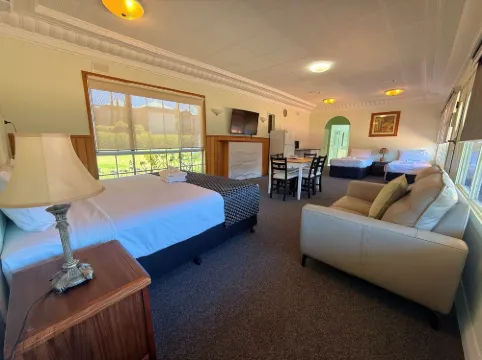 Lakeside Motel Waterfront Hotels in Lakes Entrance