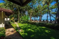 The Coast Beachfront Hotel - parking