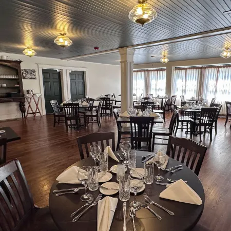 The NuWray Hotel & Carriage House