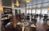 The NuWray Hotel & Carriage House