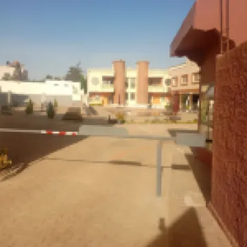 Sally Beach Hotel Yenne