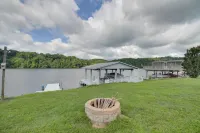 Lakefront Hiwassee Home w/ Private Dock & Deck! - Parkplatz