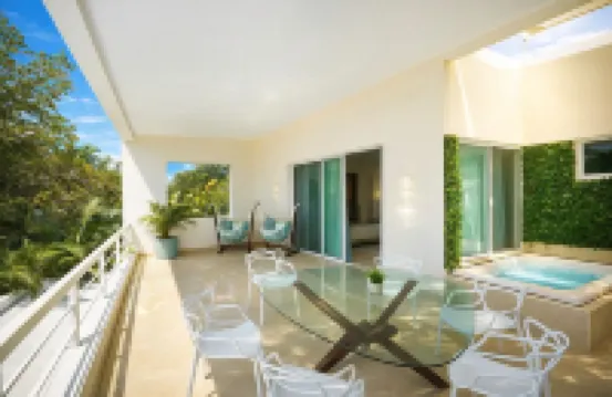 Villa Mariposa, private pool, Jacuzzi & hot tub