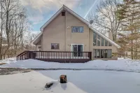 Contemporary House in Lakeside Community! Poconos - Beach