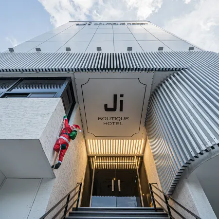 JI Boutique Hotel Отели рядом с достопримечательностью «Колледж Сораболь»