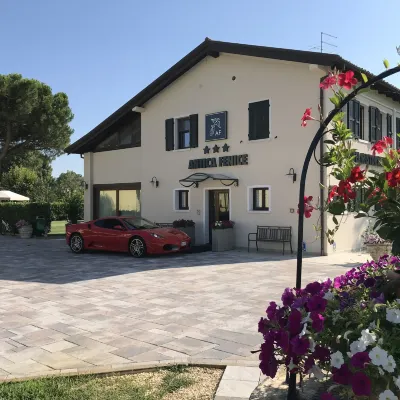 Hotel Antica Fenice Hotels near San Giuliano