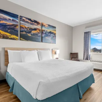 Days Inn & Suites by Wyndham Castle Rock