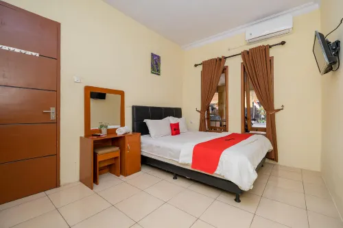 RedDoorz Syariah at Danau Maninjau Sawojajar