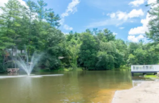 Lakeview 1BR Condo w Deck Walk to Village