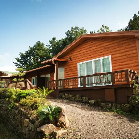 Seogwipo Jeju Hyeyum Pension Отели рядом с достопримечательностью «Атлетический парк Сусан»