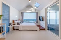 Pohang Blooming Caravan - Kitchens
