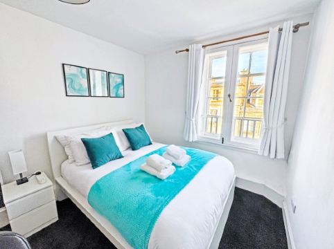 3 Bedroom Central Apt Next to Royal Mile & Edinburgh Castle