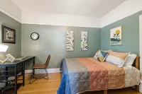 Elizabeth Page House - Charming & Modern Bungalow 3 Bedroom Home