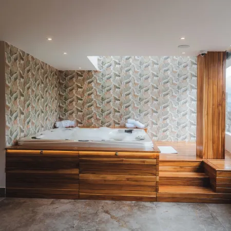 Saya Hotel & Suites