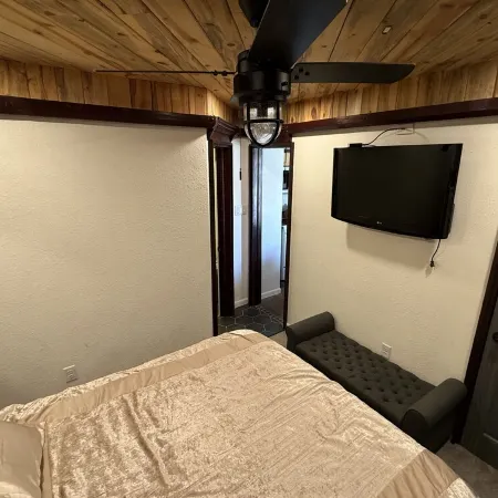 Modern Mountain Cabin Condo w/Steam Shower + Essential Living Design