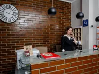 Hotel Kristinn Hotel berhampiran Stesen Vykhino