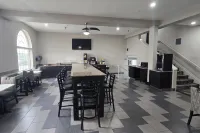 Super 8 by Wyndham Kansas City - breakfast