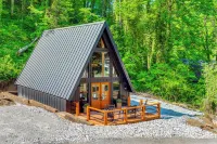 Steps to Dale Hollow Lake! Cozy A-frame Cabin - WiFi