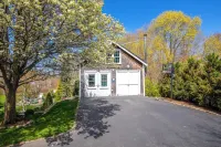 Ping-pong & Fire Pit! Renovated Marshfield Cottage - 4 stelle