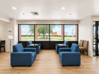 Days Inn by Wyndham Lake Point - breakfast