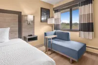 Ramada by Wyndham Minneapolis Golden Valley - Parking