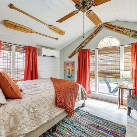 Lake LBJ Home: Putting Green, Pavilion & Fire Pit