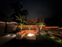 Family-friendly summer vacation home with big hot tub 2 blocks from beach. - مطابخ