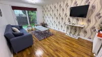 Erskine - House - Sleeps 4 - Parking - River Side - WLAN