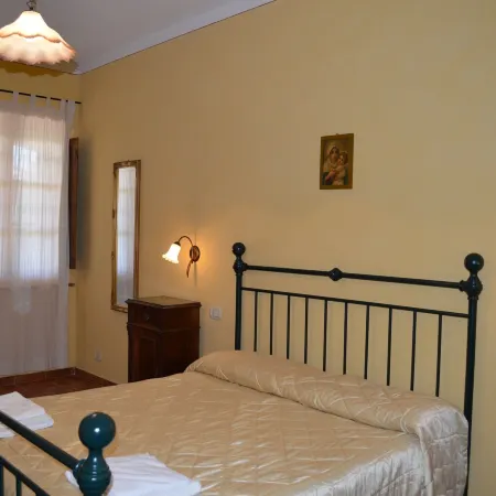 Large Apartment with Shared Swimming Pool in Crete Senesi