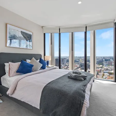 Top Floor! 2Bed/2Bath/1Car/Pool ~ VIEWS ~ CBD