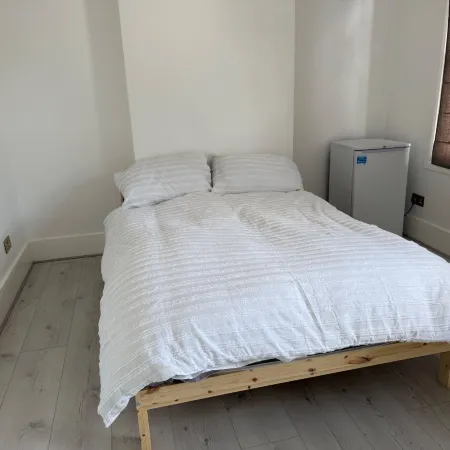 Studio Sleeps 2 with Air Conditioning