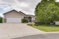 Shaded Patio and Fire Pit: Quiet Kaysville Home - Lejligheder
