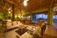 Ihamba Lakeside Safari Lodge - Parking
