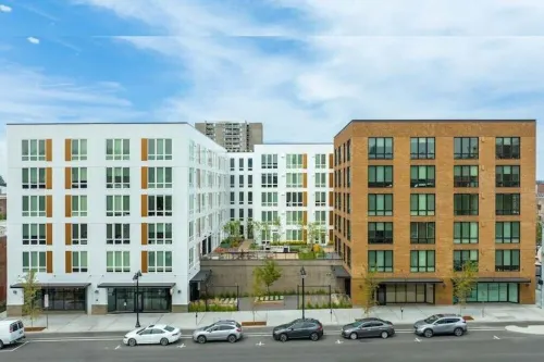 Walk 2 Riverfront Park, Conv Center-Free Secured Parking! EV Charger - Condos