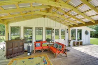Private Ocean Springs Waterfront Retreat W/Porch - con encanto