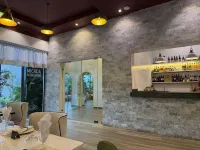 Mayhill Hotel - parking