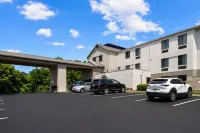 Sleep Inn Near Penn State - State College, PA - parcheggio