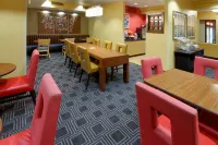 喬普林TownePlace套房酒店 - 早餐