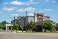 Hampton Inn & Suites Alexandria - parking