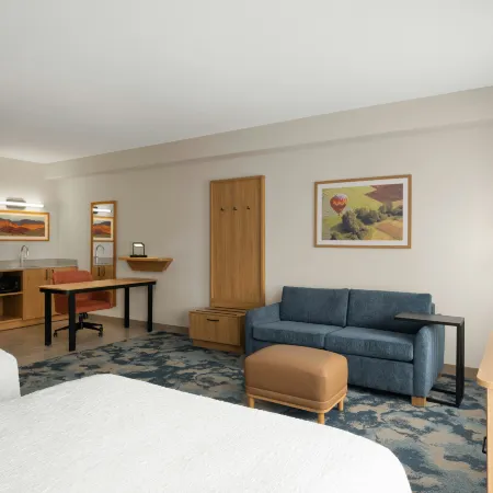 Hampton Inn & Suites Ontario