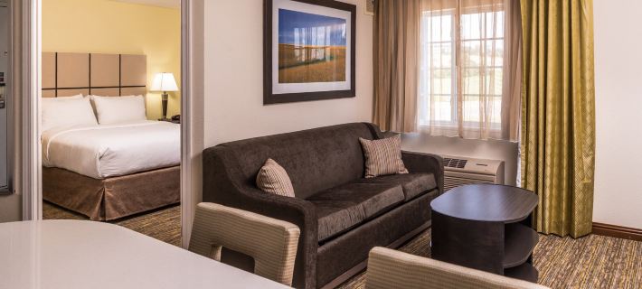 Candlewood Suites 堪薩斯城 懷恩多特縣酒店