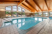 AmericInn by Wyndham Sturgeon Bay - parking