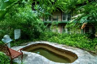 Family Garden Inn & Suites - Bathtub