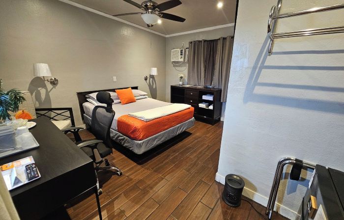 Orange Motel