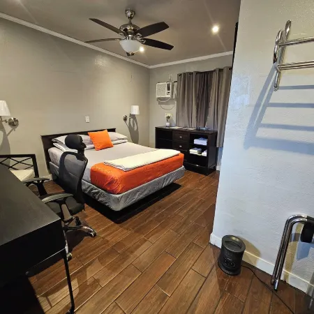 Orange Motel