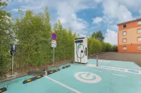 ブリット ホテル コンフォート モントーバン - 駐車場